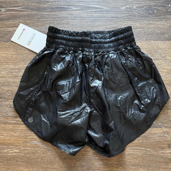 Lululemon Hotty Hot Short High Rise 4” Matte Sheen Black Size